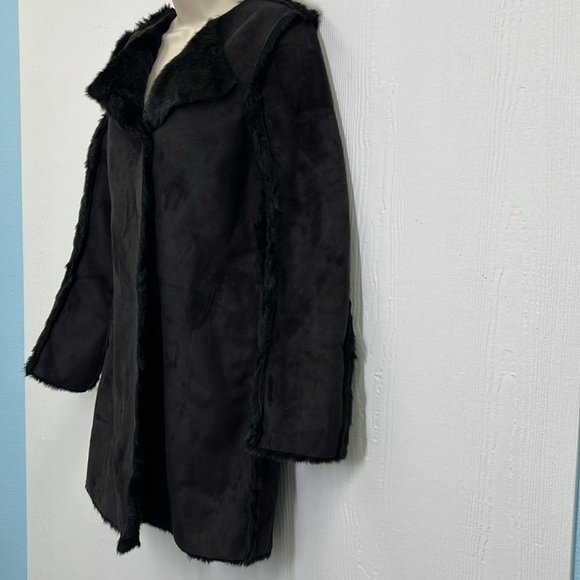H&M - NWT Black Suede Like Lined Black Faux Fur Button Down Pockets Coat Size 2 - Picture 4 of 13